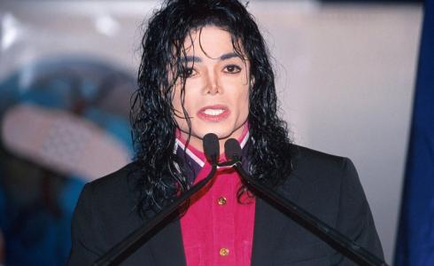 شاهد شبيه لمايكل جاكسون يحير الجمهور