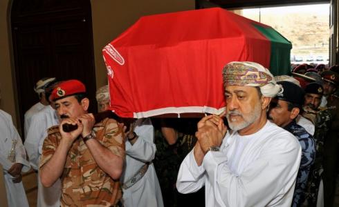 هيثم بن طارق سلطان عمان الجديد خلال تشييع السلطان قابوس