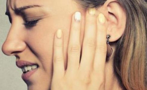 أضرار سماعات البلوتوث على صحة الإنسان - أرشيفية