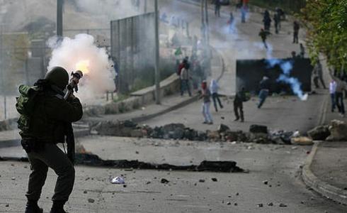 مواجهات مع قوات الاحتلال  -أرشيفية-