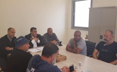 من جلسة بلدية أم الفحم وسائقي الجرارات