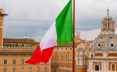 إيطاليا