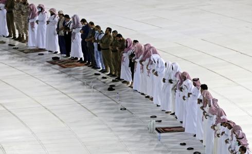 صلاة التراويح بالمسجد الحرام في أول أيام شهر رمضان