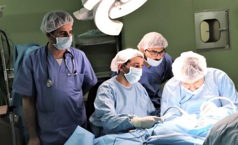  الطاقم الطبي ينهي المرحلة الثامنة من عمليات زراعة القوقعة بإشراف قطري