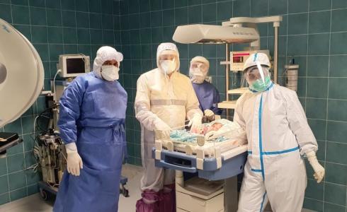 طاقم طبي حكومي يجري عملية ولادة قيصرية لمريضة كورونا بنجاح في قلقيلية  