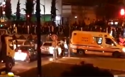 مستوطنون يغلقون شارع رقم 1 في القدس