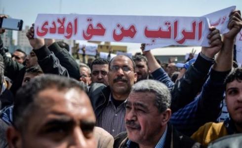 مظاهرات تدعو لصرف الرواتب - إرشيفية- 