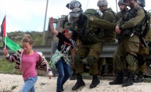 صورة لجنود الاحتلال تعتدي على الأطفال