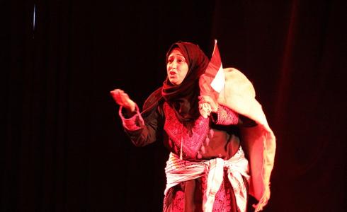 عرض مسرح مونودراما بعنوان المجنونة