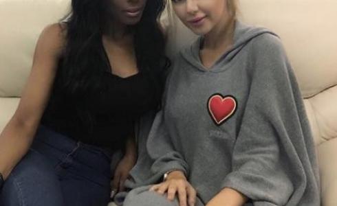 النجمة اللبنانية ميريام فارس مع صديقتها