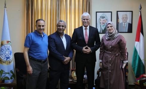 وزير التربية والتعليم مع مؤسسة أنيرا