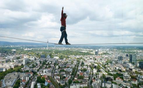 المشي على الحبال