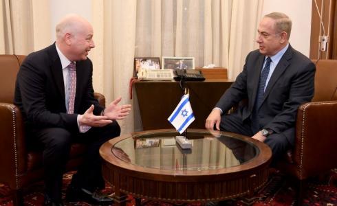 رئيس حكومة الاحتلال الإسرائيلي بنيامين نتنياهو والمبعوث الأمريكي لعملية السلام بالشرق الأوسط جيسون غرينبلات