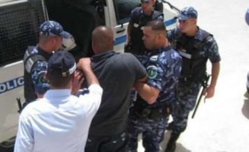 شرطة الخليل تلقي القبض على مطلوب -أرشيفية