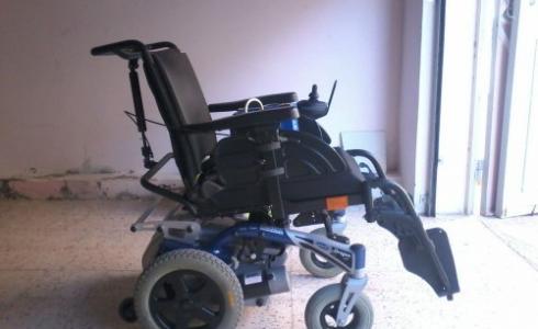 تسليم مكرمة رئاسية لذوى الإعاقة بمحافظة جنين .