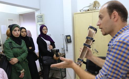 بلدية غزة تنظم رحلة تعريفية للمشاركين في برنامج تميز