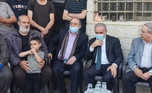 محمد اشتية يشارك في عزاء ضحايا حوارة