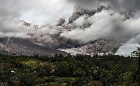 بركان في جزيرة سومطرة الإندونيسية