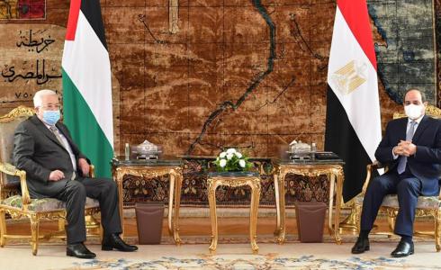 الرئيس محمود عباس ونظيره المصري عبد الفتاح السيسي خلال لقائهما الأخير