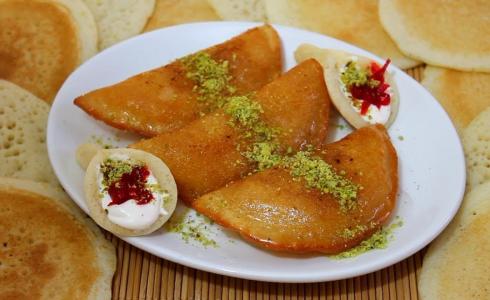 "القطايف" فاكهة الغزيّين في رمضان