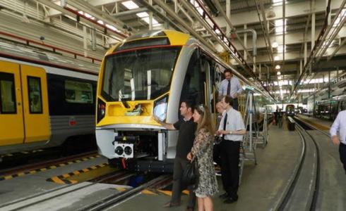 عمال مصنع القطارات في إسبانيا