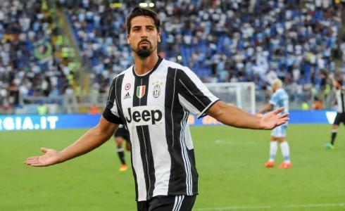 لاعب وسط نادي يوفنتوس الإيطالي سامي خضيرة 