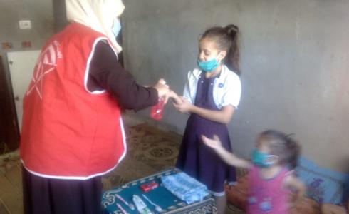 العمل النسائي ينظم حملة توعوية للوقاية من مخاطر كورونا على الأطفال في مخيم المغازي