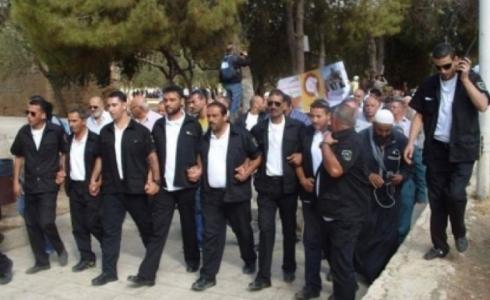 حُرّاس المسجد الأقصى يحتجون على عرقلة قوات الاحتلال لعملهم