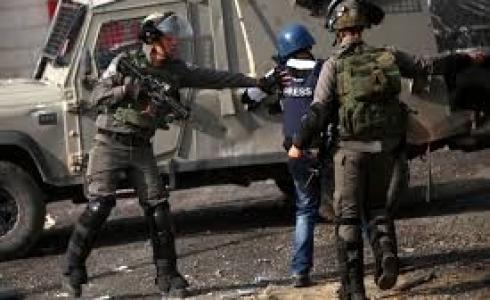 الاحتلال يعتدي على صحفيين- أرشيفية