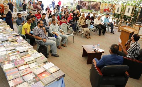 كُتاب غزة ينظمون معرضا للكتاب في بيت الصحافة