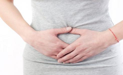 الشعور بألم في المعدة قد يكون عارضا لمرض خطير