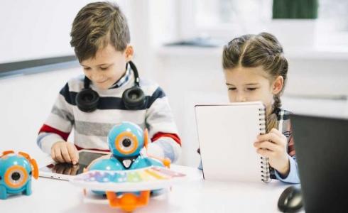 تطبيقات تساعد على تطوير مهارات الطفل في تعلم البرمجة