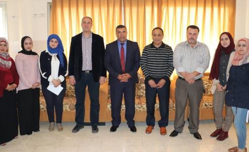 المركز الفلسطيني ومحافظة الخليل يعقدان لقاء لبحث التعاون المشترك