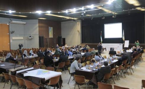 بلدية غزة تعقد ورشة عمل لتحديد القضايا التنموية.jpg