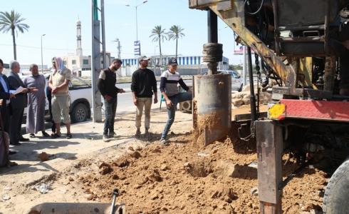 حفر بئر مياه جديد بالنصيرات وسط قطاع غزة