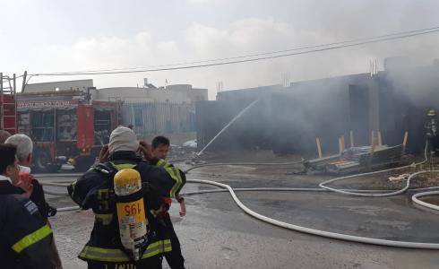 اندلاع حريق في مخزن لقطع الغيار في قرية زيمر