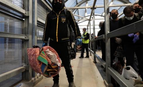 إسرائيل تجمد تصاريح 80 ألف عامل فلسطيني