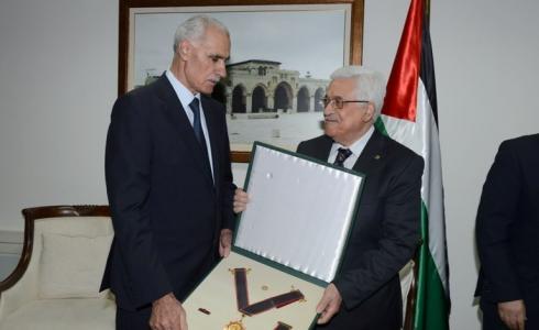 الرئيس عباس والحاج اسماعيل جبر