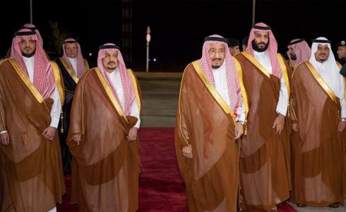 الملك سلمان مع ولي العهد محمد بن سلمان