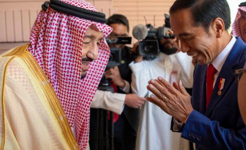 سلمان بن عبد العزيز آل سعود يستقبل الرئيس الاندونيسي في المملكة
