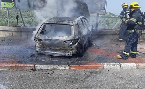 احتراق سيارة جراء حادث بمفترق ابوسنان