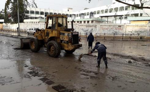 بلدية غزة تعالج آثار المنخفض الجوي