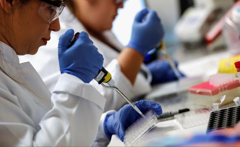 ألمانيا تستبعد وامريكا تتفائل .. هل بات لقاح كورونا متاح 