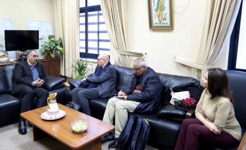 وكيل التربية يطلع مسؤول في اليونسكو على واقع التعليم في فلسطين