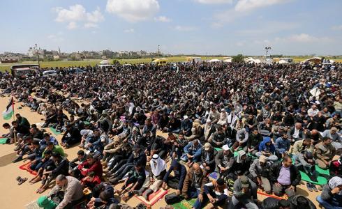 صلاة الجمعة في مسيرة العودة الكبرى على الحدود الشرقية لقطاع غزة -ارشيف-