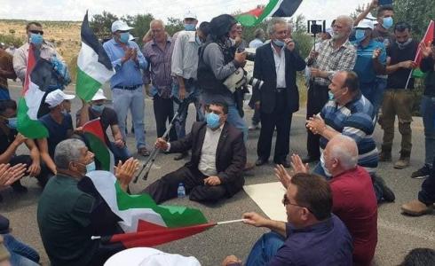 أداء صلاة الجمعة على الأراضي المهددة بالاستيلاء شمال سلفيت