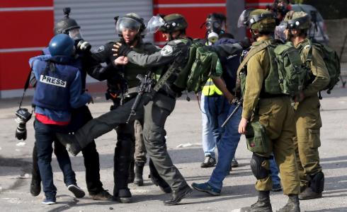انتهاكات قوات الاحتلال الاسرائيلي ضد الصحفيين الفلسطينيين