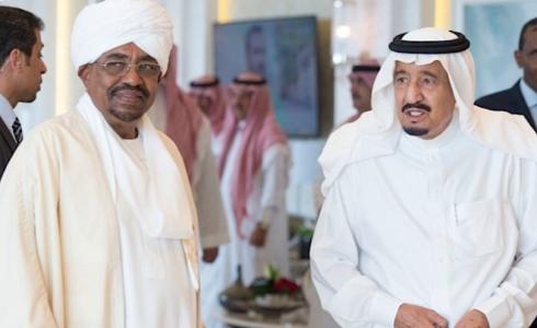 الملك سلمان بن عبد العزيز والرئيس السوداني عمر البشير - ارشيفية -