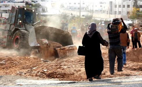 جرافاة تهدم منزل لعائلة فلسطينية في القدس