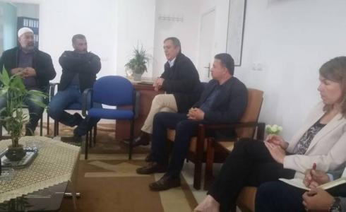 دائرة شؤون اللاجئين واللجان الشعبية تجتمع مع ادارة الاونروا